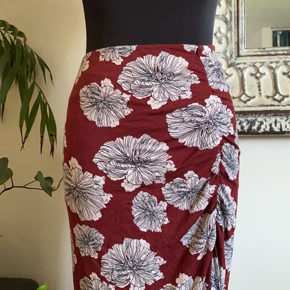 ✨NEW LIST✨Side Slit Ruched Floral Stretchy Skirt - Picture 3 of 8